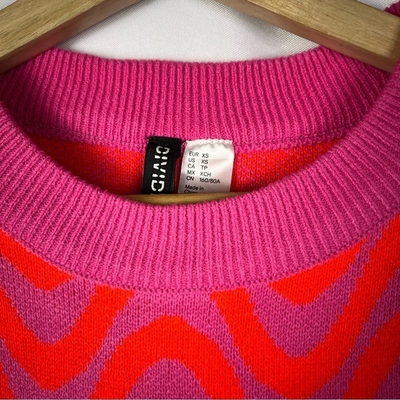 H&M Divided Pink Wave Printed Jacquard Knit Pullover Sweater XS - Picture 4 of 4